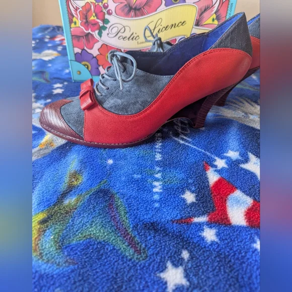 Poetic License Heels - Picture 4 of 10
